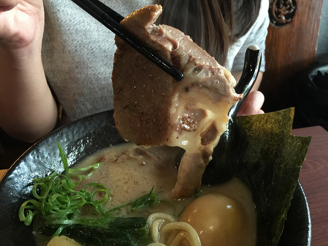 【食記】忠孝敦化站。東京高田馬場鷹流拉麵~極度濃郁的拉麵湯頭