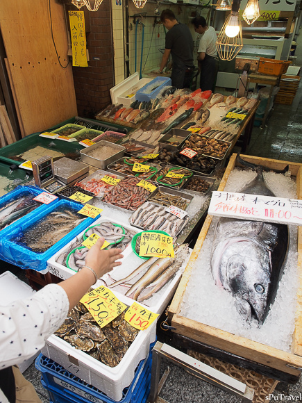 [日本 大阪] 來體驗日本の菜籃族─黑門市場+京阪最好買的藥妝店(上)