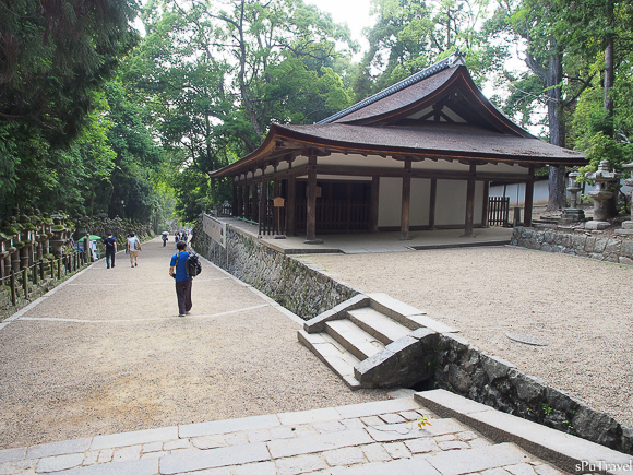 [日本 奈良] 山林間的美景+餵食反被追的"鹿頂記"─春日大社、手向山八幡宮、夫婦大國社