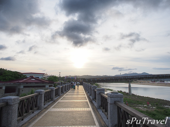 [遊記] sPu@ 台北福隆 福隆半日遊─陽光X沙灘X比基尼..來個最熱血的鐵馬+海灘遊吧...+美味福隆便當─鄉野便當