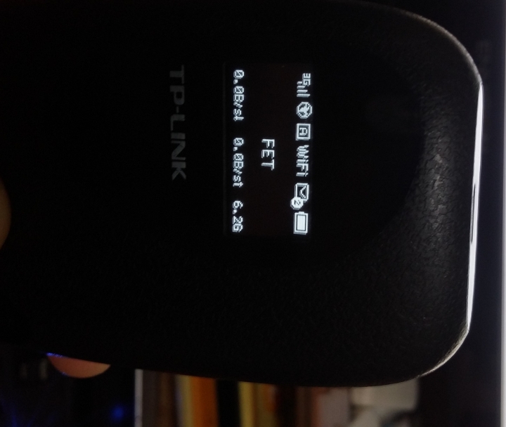 求救 對岸購入 中沃4G LR112C  六模無線路由器