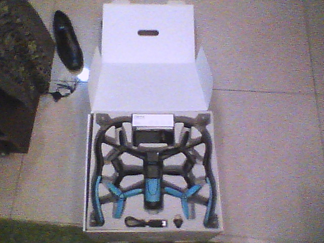 Parrot BEEBOP Drone Skycontroller（個人歸類為不太一樣的入門級航拍相機）