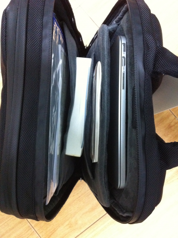 [筆電後背包開箱]-MacBook Pro 適用的 Cocoon 15 吋 Slim 背包