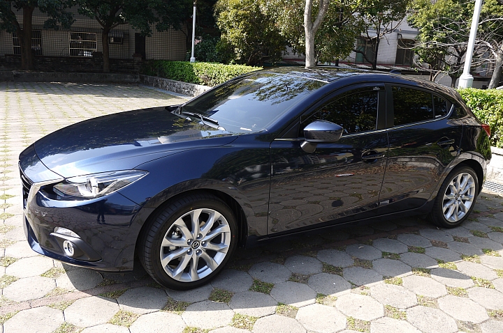 All-new Mazda3 5D頂 星燦藍 開箱