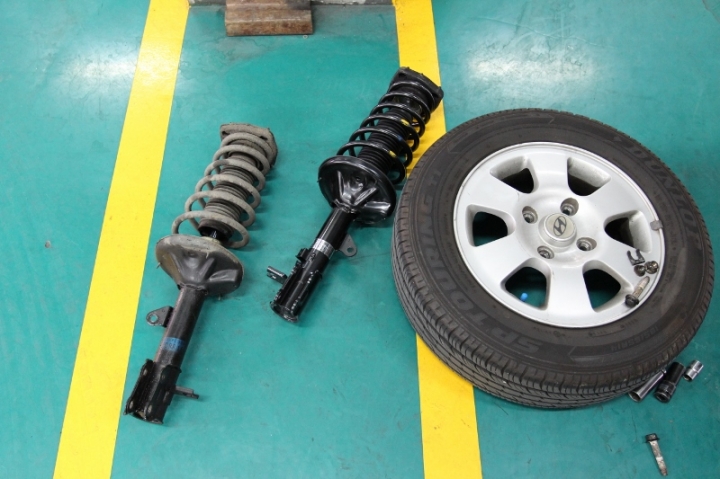 分享文:MATRIX1.6原廠更換全車避震器