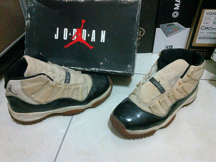 我的AJ 11~  放在鞋盒快20年了!