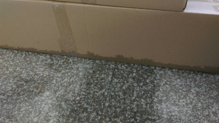 新莊頭前的新建案，排水孔冒水多日，工務所拖延未處理~求助大大援教
