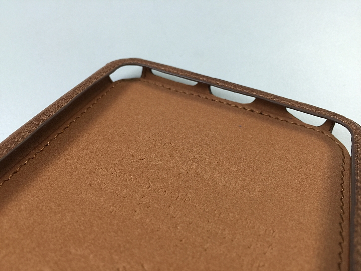 我的iPhone6 Plus皮質保護套+悠遊卡