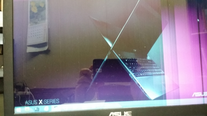 X550VC螢幕出現問題...