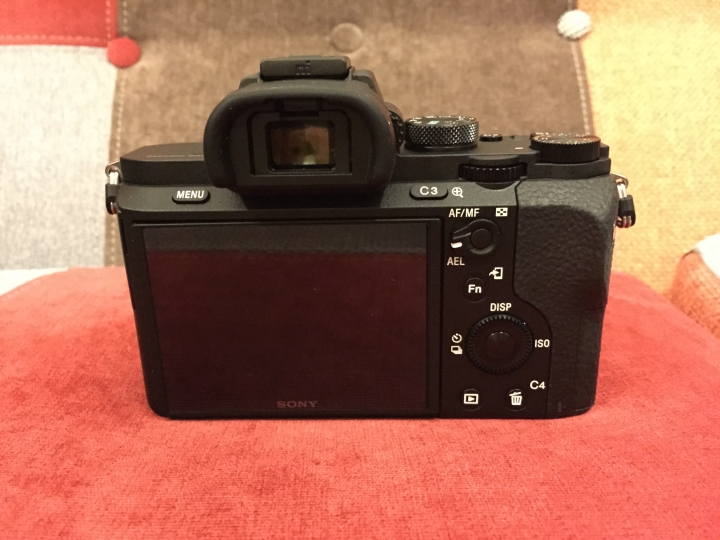 Sony A7II 非專業開箱初體驗-我的第一台全幅相機 (附FE 24-70z開箱)