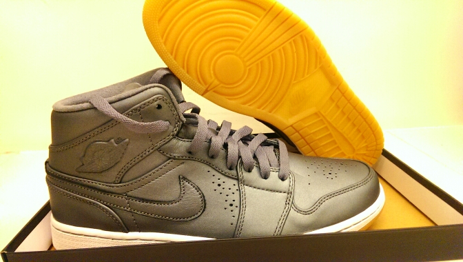 [開箱]JORDAN 1 MID NOUVEAU  金屬灰