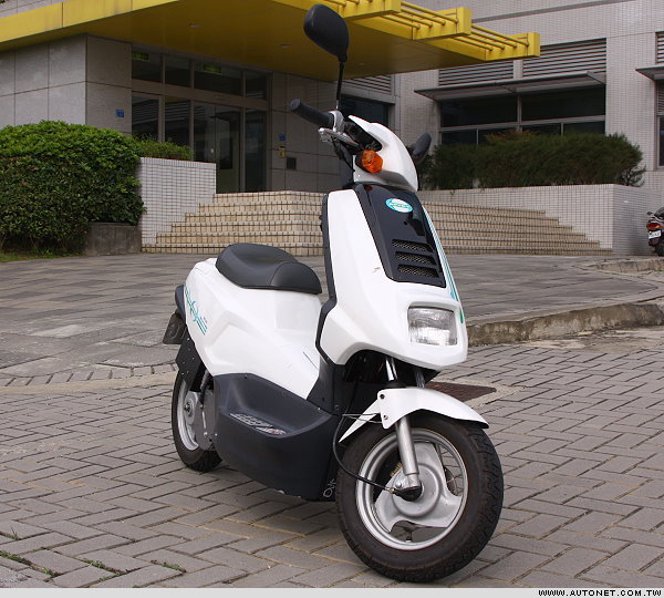 氫能電動機車 7天完成環島