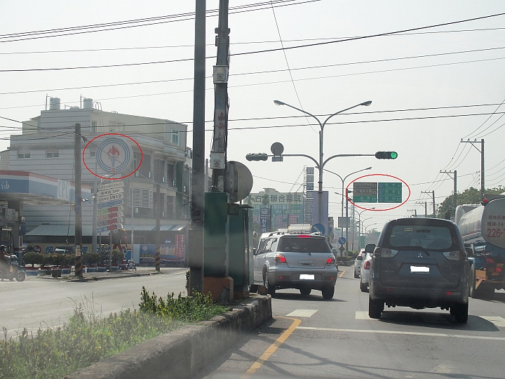 228連假來新埤鄉花海，再繼續行程往墾丁、台東，先裝滿一整車的春天。