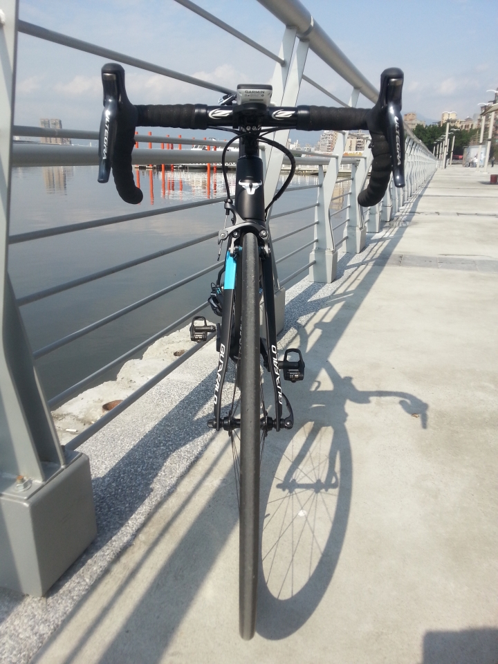 開箱文 BUFALO FXX 6870Di2 空氣力學車