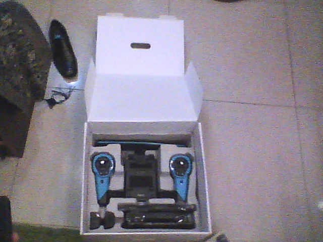 Parrot BEEBOP Drone Skycontroller（個人歸類為不太一樣的入門級航拍相機）