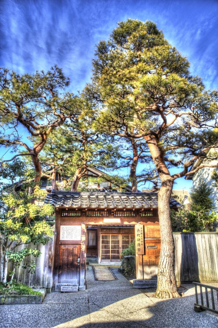 合掌，點燈