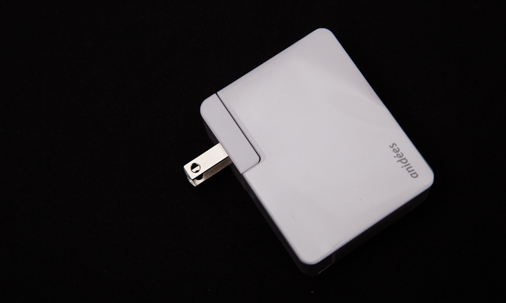 anidees 2 & 4 port USB 小巧好攜極速充電器，外出使用沒煩惱