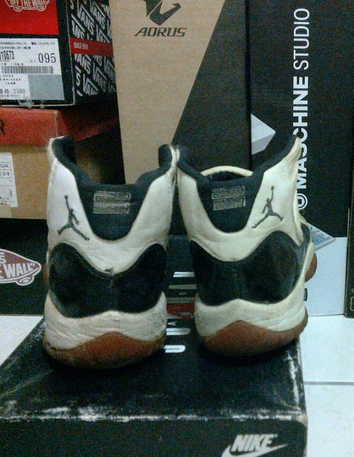 我的AJ 11~  放在鞋盒快20年了!