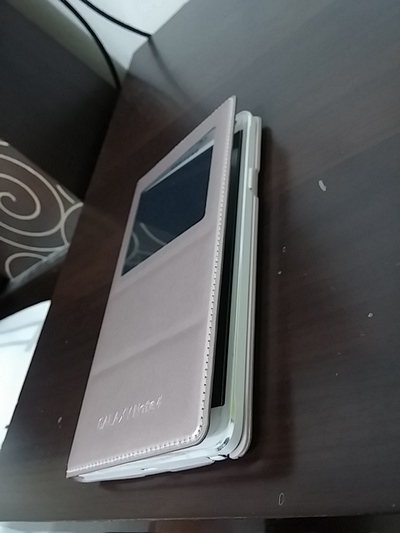 請問版上有人是NOTE4原廠皮套+玻璃保護貼使用的嗎？想請教一個問題，謝謝！