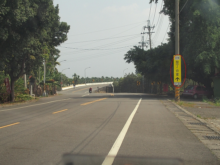 228連假來新埤鄉花海，再繼續行程往墾丁、台東，先裝滿一整車的春天。