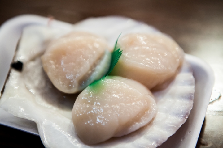 合掌，點燈