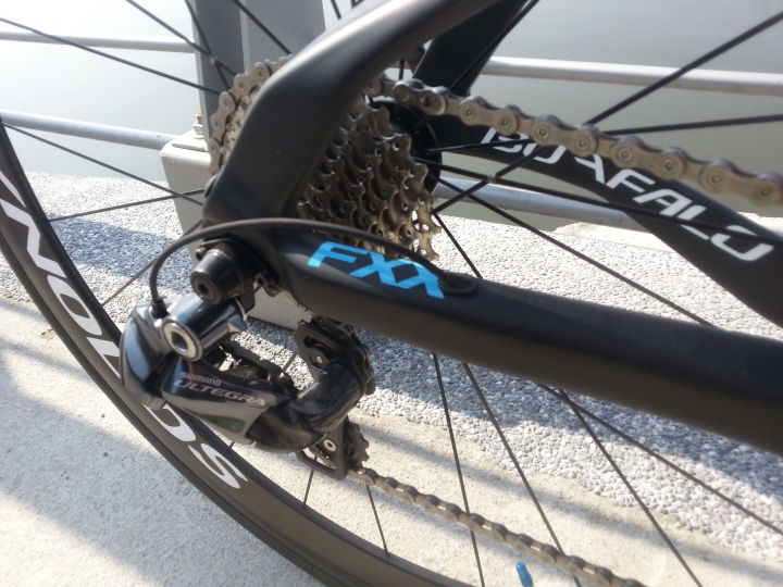 開箱文 BUFALO FXX 6870Di2 空氣力學車