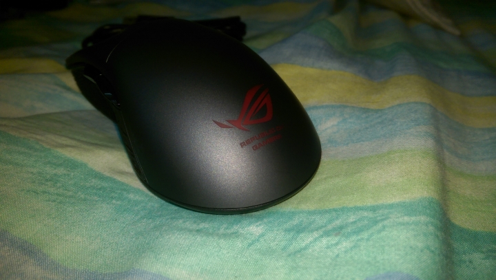 [開箱] ASUS ROG GLADIUS 電競滑鼠
