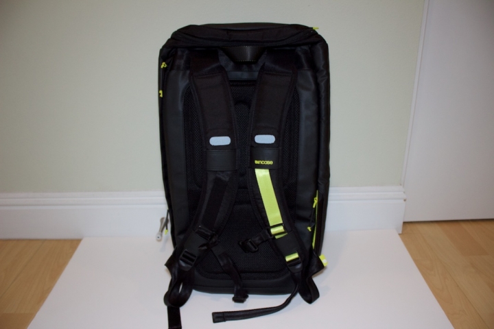 [開箱] Incase Range Backpack Black/Lumen