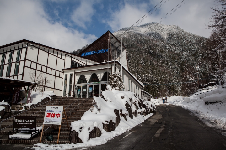 合掌，點燈