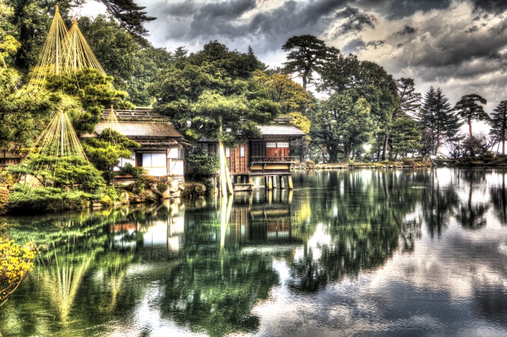 合掌，點燈
