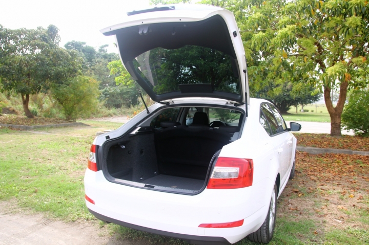 家庭好房車2015年式Octavia 1.6 TDI 開箱