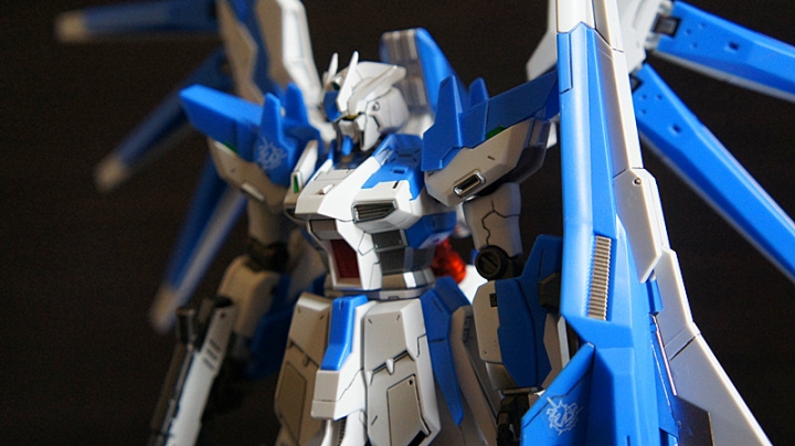 HGBF 1/144 Hi-v GUNDAM VRABE
