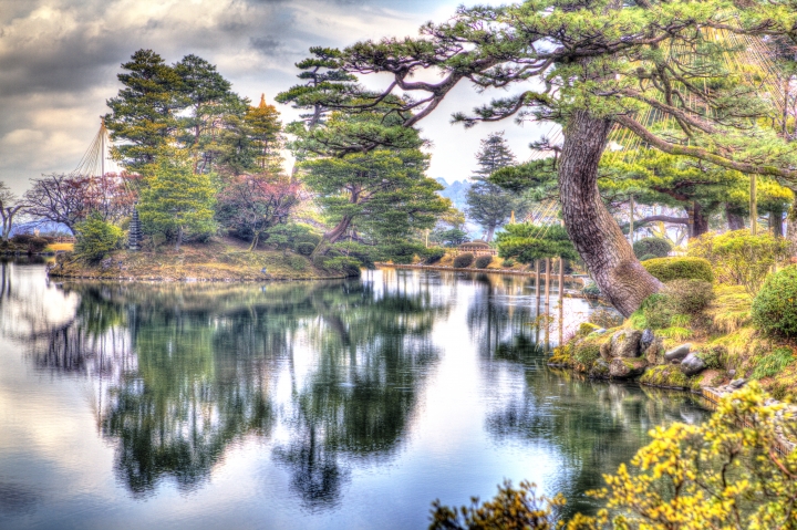 合掌，點燈