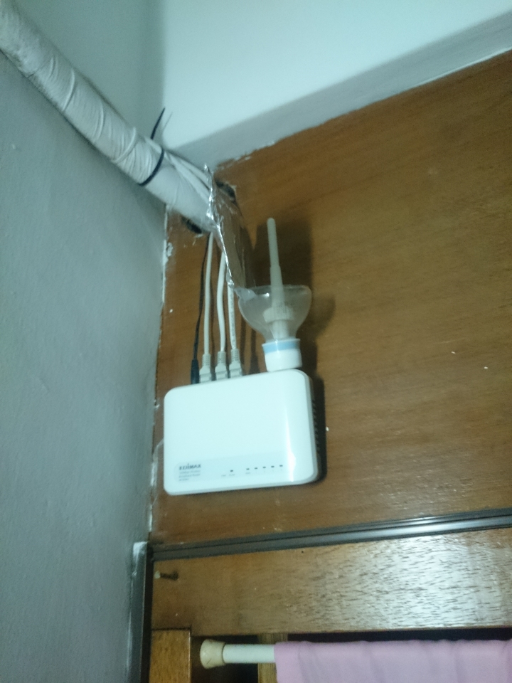 家裡有ip分享器和無線網路基地台  但一直斷線