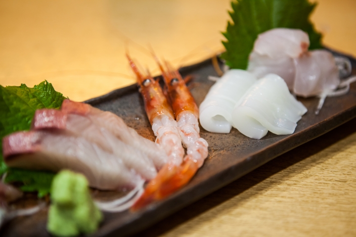 合掌，點燈