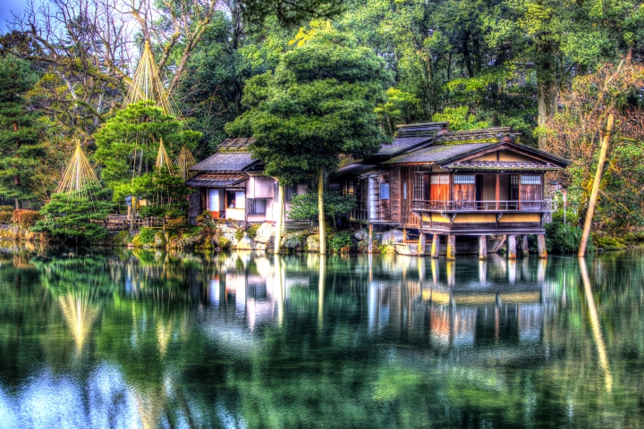 合掌，點燈