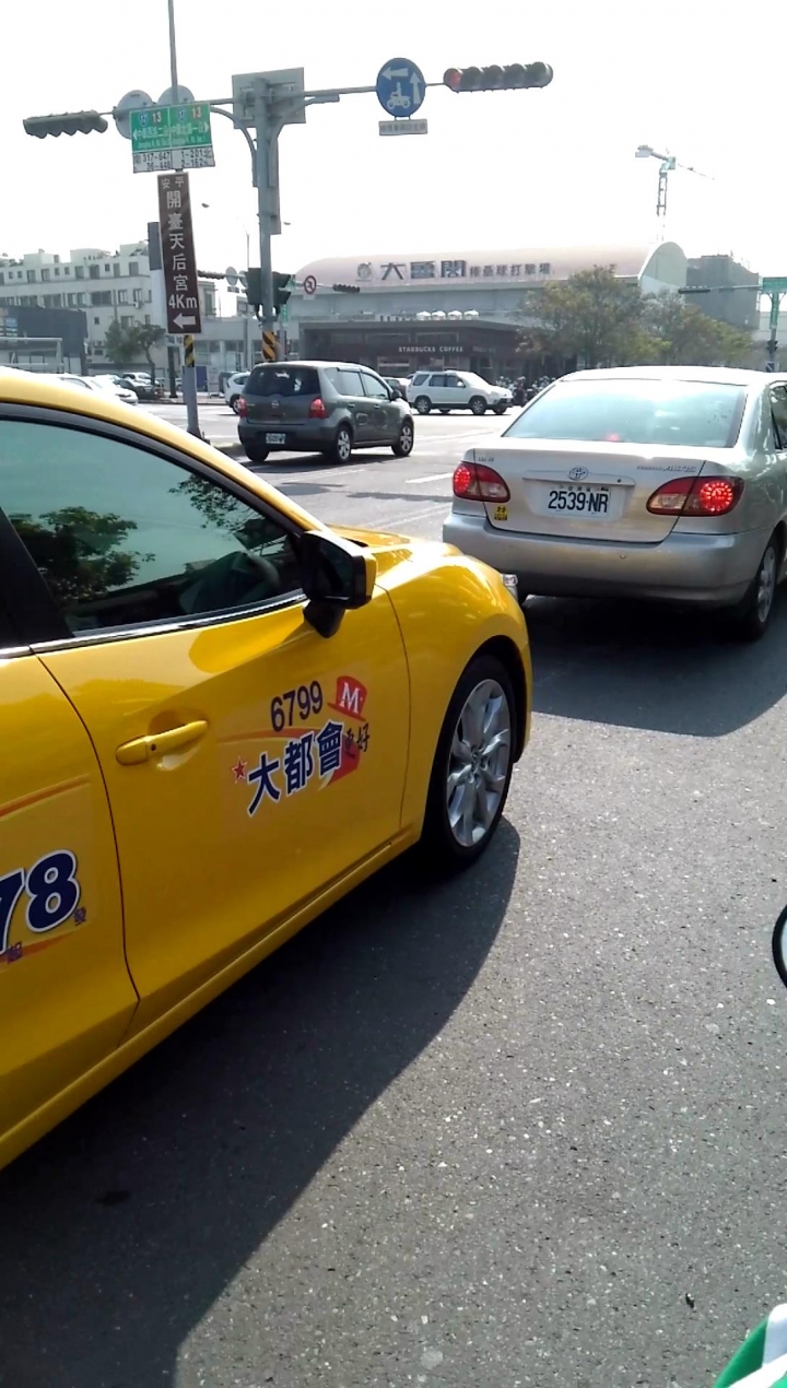 四門板的計程車~~