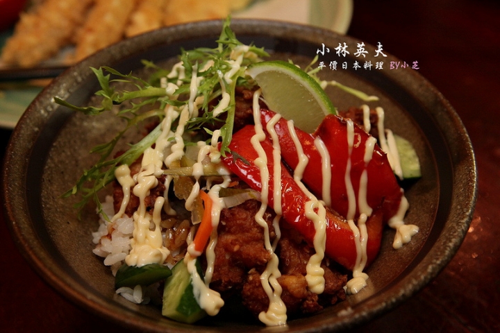 捷運西門~萬華"小林英夫"平價日本式料理~溫暖復古的氛圍 和服正妹店長在桌邊親自端菜>//