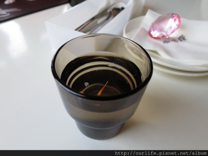 台中東區．酸甜酥綿的草莓冰淇淋鬆餅@咖啡鑽