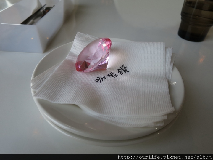 台中東區．酸甜酥綿的草莓冰淇淋鬆餅@咖啡鑽