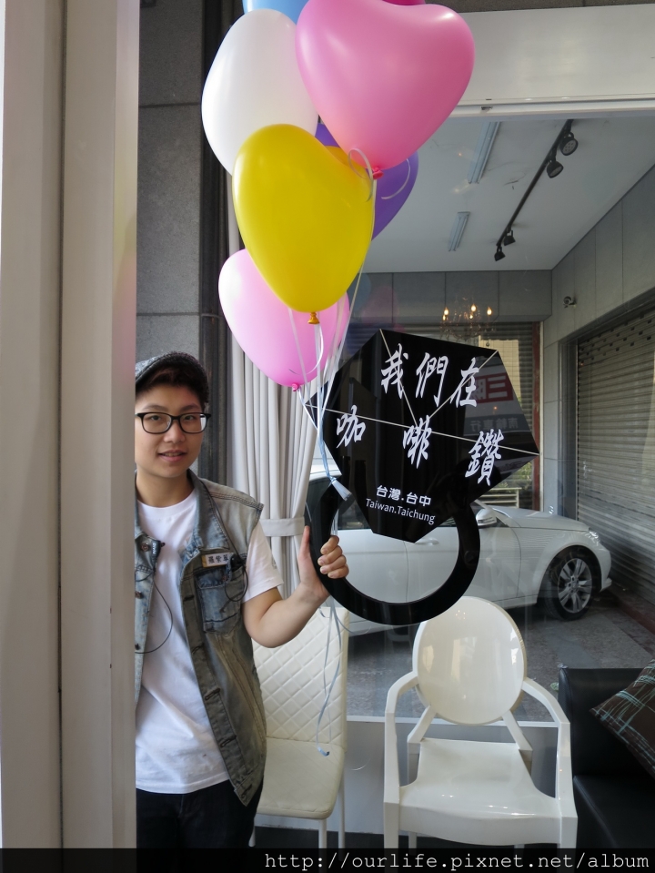 台中東區．酸甜酥綿的草莓冰淇淋鬆餅@咖啡鑽