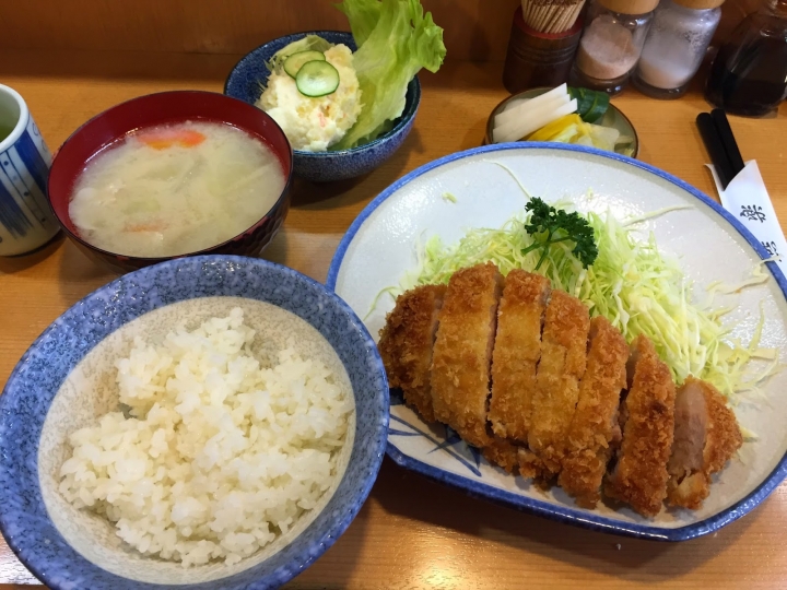 [東京-新橋] 燕樂豬排，林氏壁強力推薦，不科學的豬排厚度+不科學的美味程度