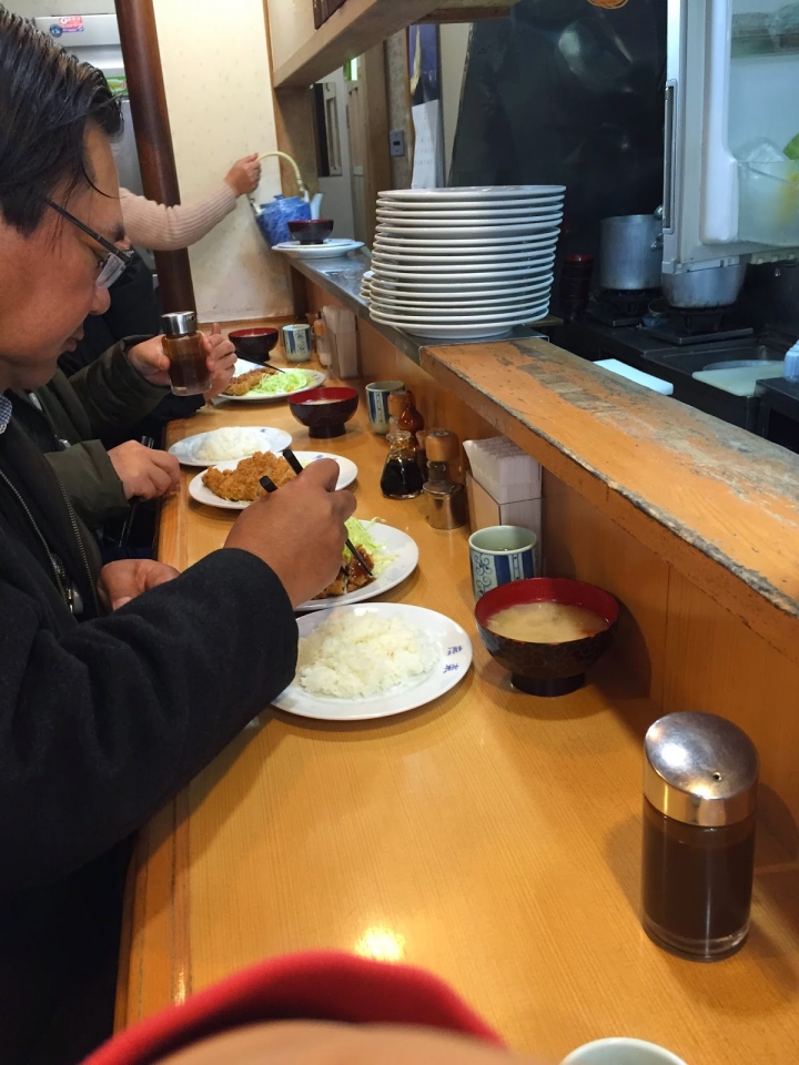 [東京-新橋] 燕樂豬排，林氏壁強力推薦，不科學的豬排厚度+不科學的美味程度