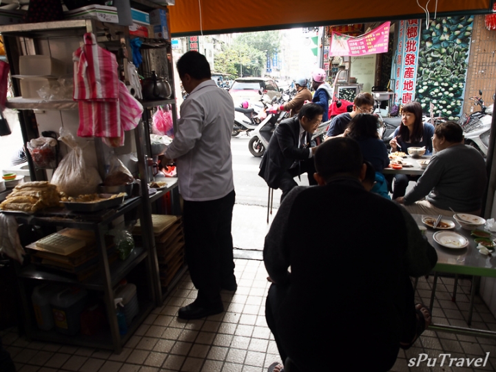 [食記] sPu@ 台北中正區 排隊人氣美食、鹹粥小菜好好食─汀洲路無名鹹粥...紅燒肉