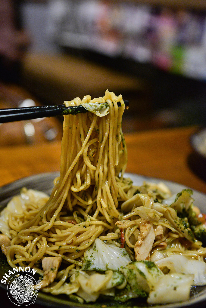 高雄新興區[鉄井家 焼き餃子]日式、炒麵、烏龍麵、小吃、煎餃、聚餐、平價、六合夜市