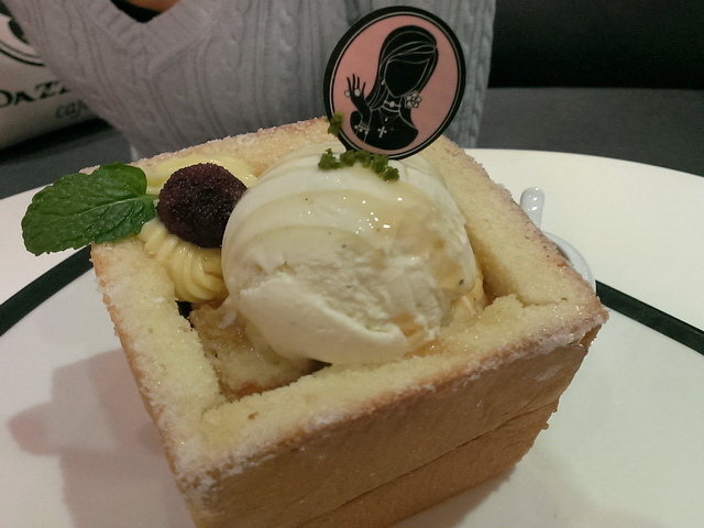 Dazzling Cafe