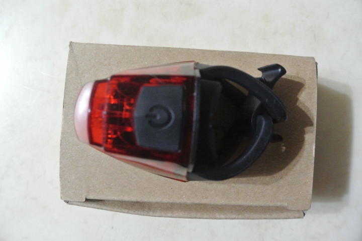 ET3173-A LED 車前燈 充電版 開箱文