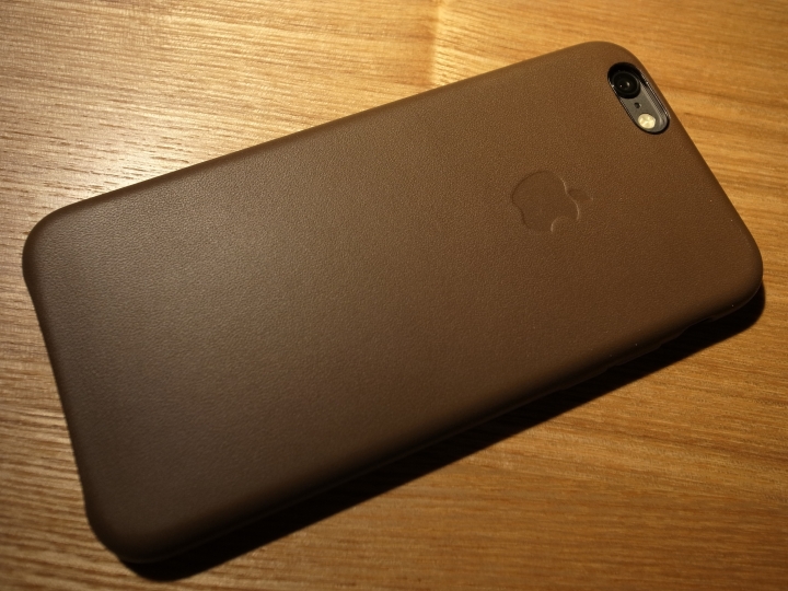 ［分享］iPhone 6 太空灰 ＋ 原廠皮質保護殼 咖啡色