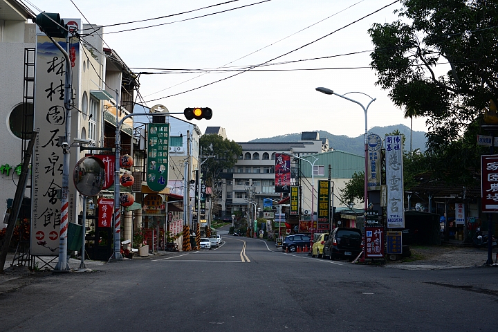 清晨關子嶺，路上都沒人。