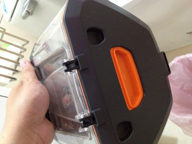 [開箱] 伊萊克斯塵蟎吸塵器 ZUF4206ACT